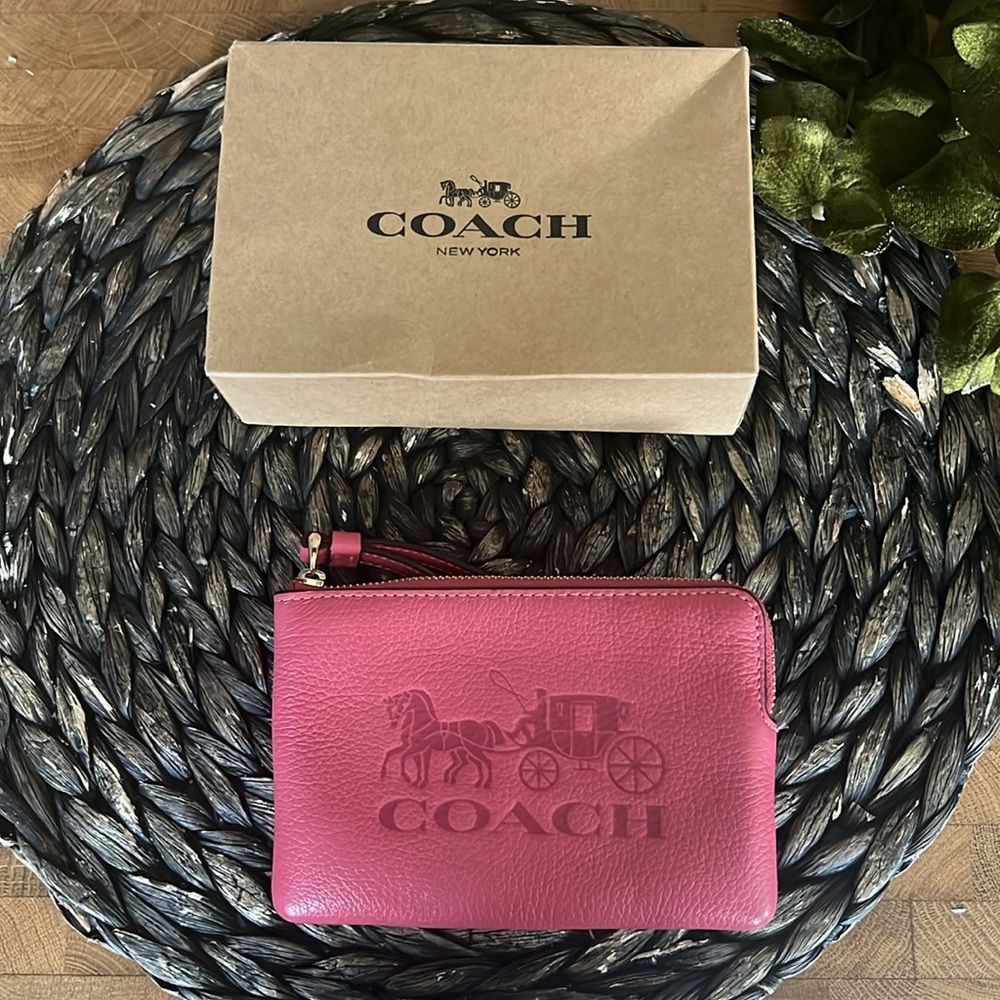 Coach Leather Corner Zip Wristlet wallet. - Picture 9 of 9